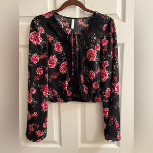 XHILERATION~RED FLORAL BLOUSE~NWOT~SM-M